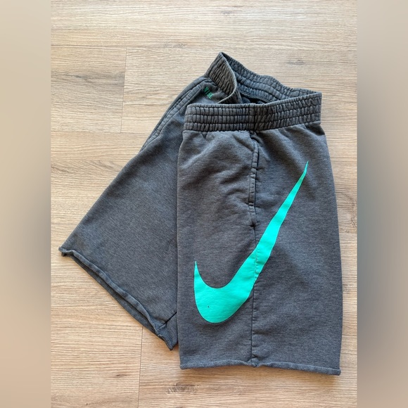 Retro Nike Shorts - Picture 3 of 6